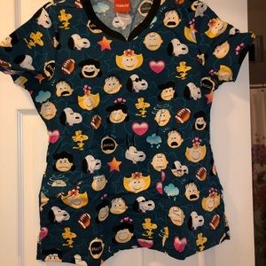Charlie Brown scrub top w/ pockets